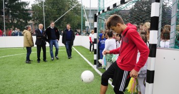 Műfüves sportpályát avattak az Aranyban