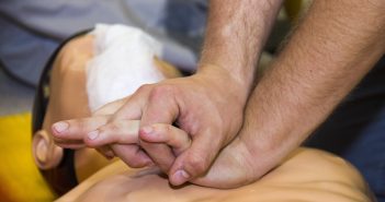 Az elsősegélynyújtással ismerkedtek a zuglóiak