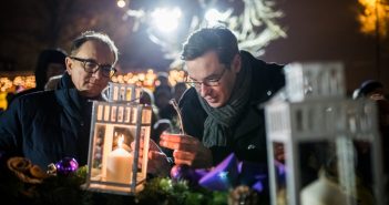 Ég az első adventi gyertya