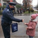 Szaloncukrot osztott a ZKNP illusztráció