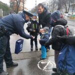 Szaloncukrot osztott a ZKNP illusztráció