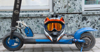 Takarékoskodj és óvd a környezeted rollerrel Takarékoskodj és óvd a környezeted rollerrel - illusztráció