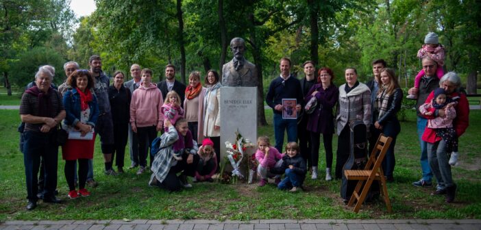 Benedek Elek szobra a Városligetben