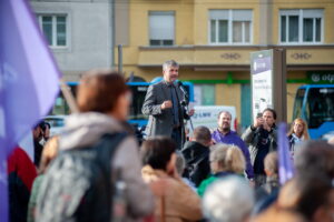 Hadházy Ákos a tüntetésen