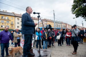 Várnai László a tüntetésen