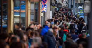 Élőlánc az oktatás megmentéséért: sztrájkolnak a pedagógusok, tüntetnek a diákok - fotó